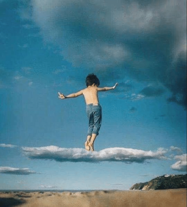 Enfant sur un nuage
